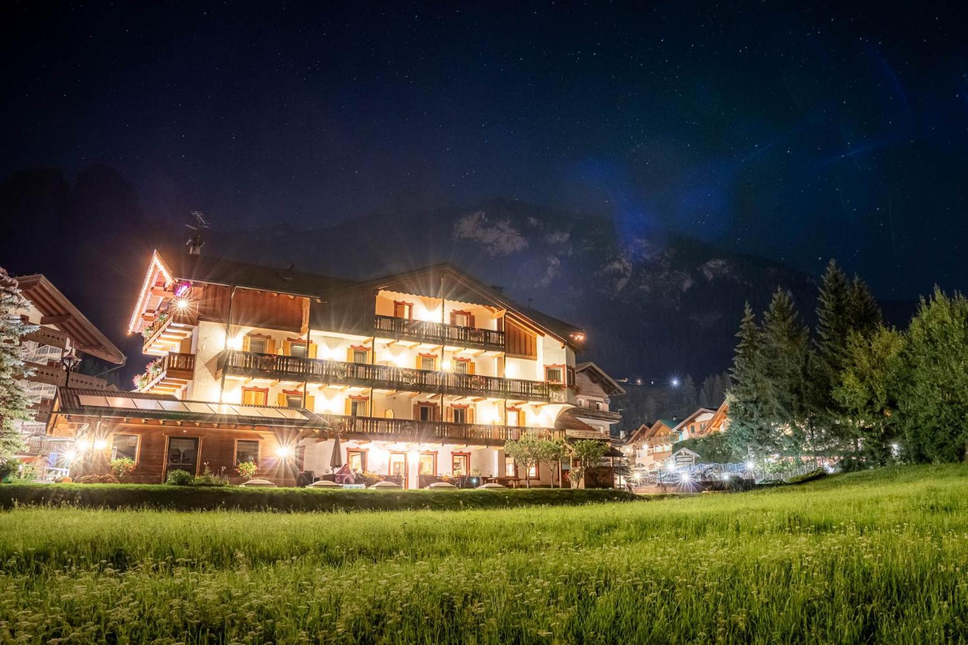 Bed and Breakfast Garni Letizia à Campitello di Fassa Extérieur photo